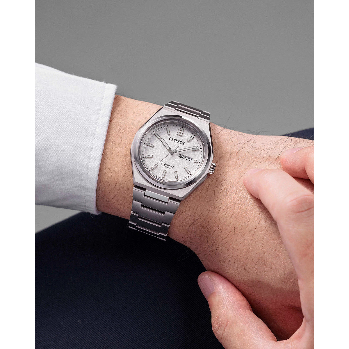 Citizen Zenshin Three-hand AW0130-85A view 4