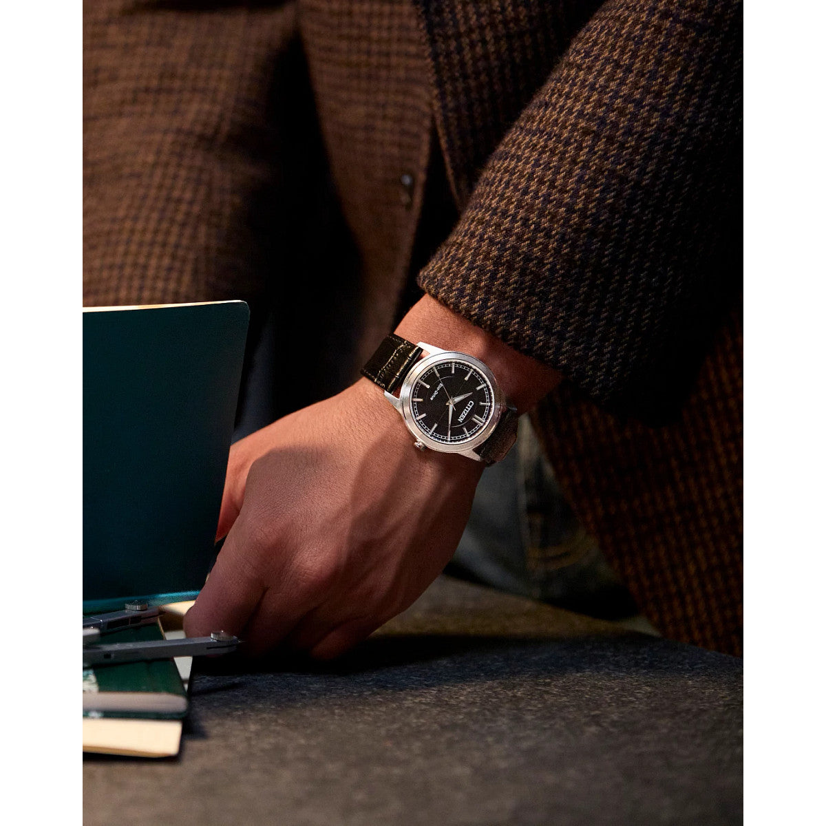 Citizen Rolan AW2110-06E view 4