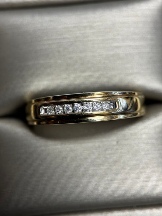 MEN'S 7 ROUND DIAMOND BAND IN 10k Yellow GOLD 1/4ctw