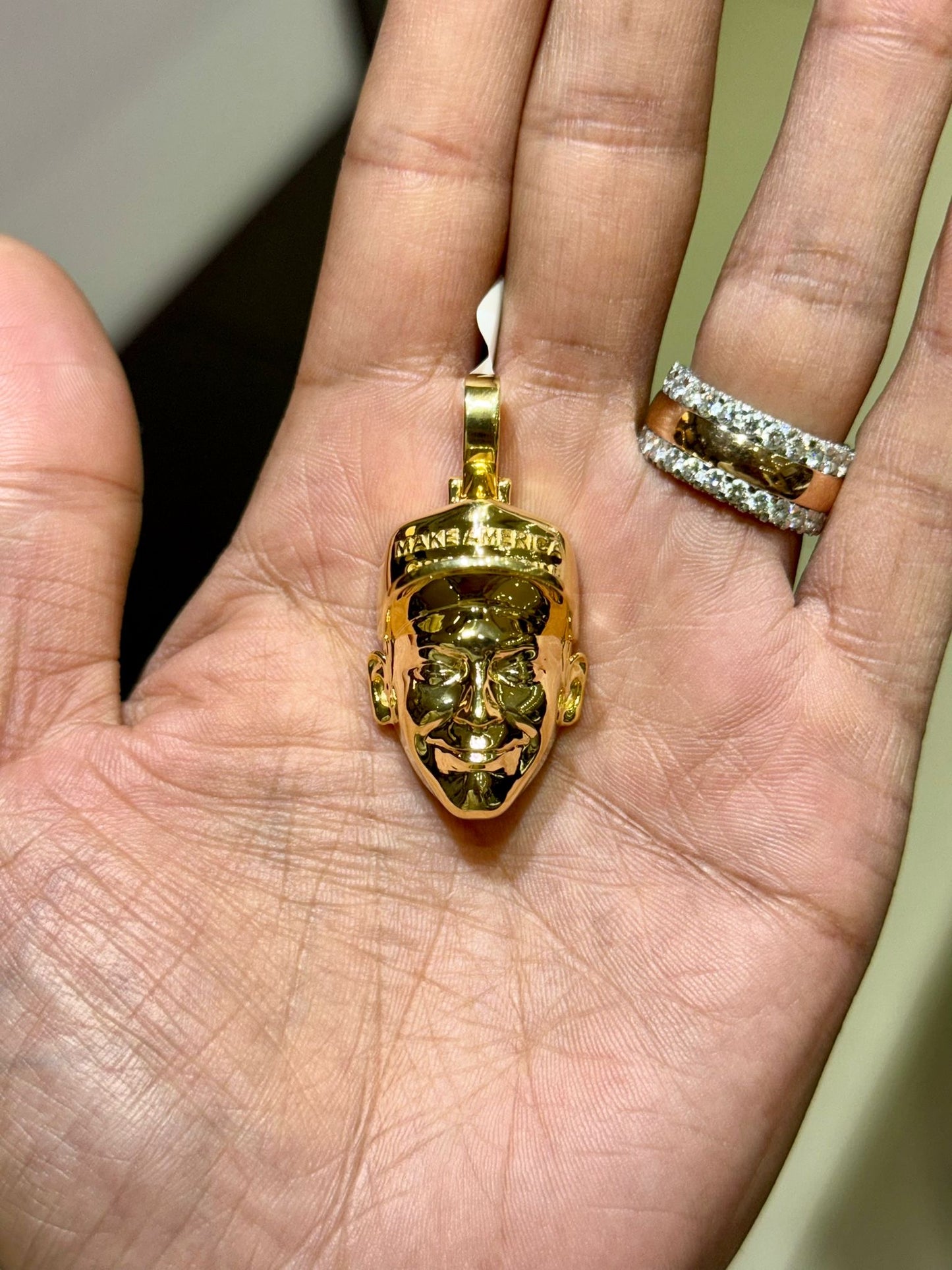 10k yellow Gold Donald Trump Pendant