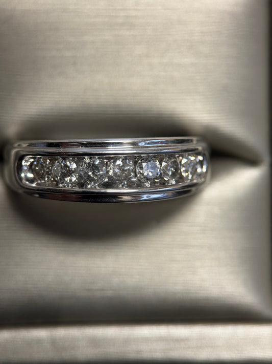 MEN'S 7 ROUND DIAMOND BAND IN 14k WHITE GOLD