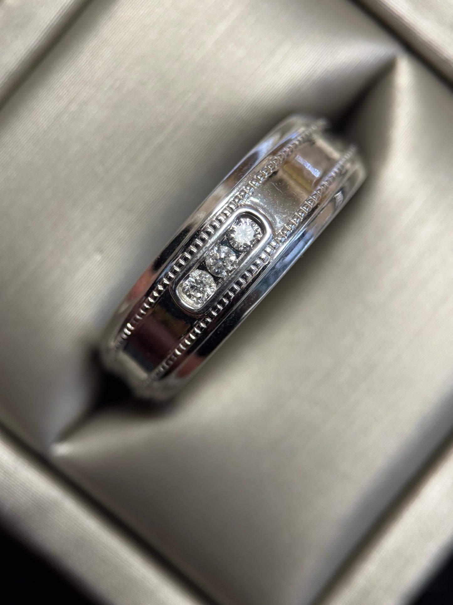 10k white gold milgrain 3-stone band 1/10ctw