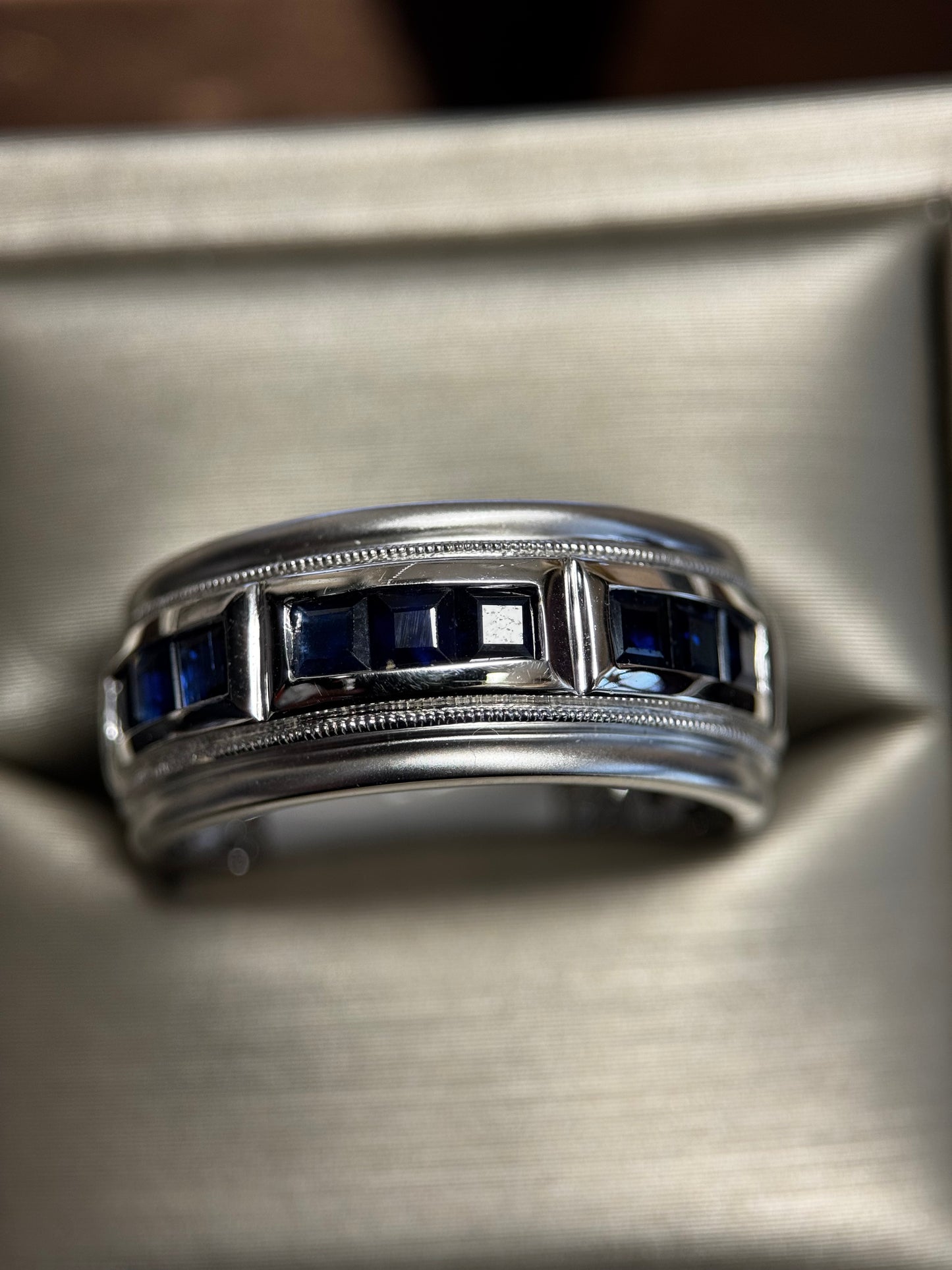 10k white gold Sapphire band