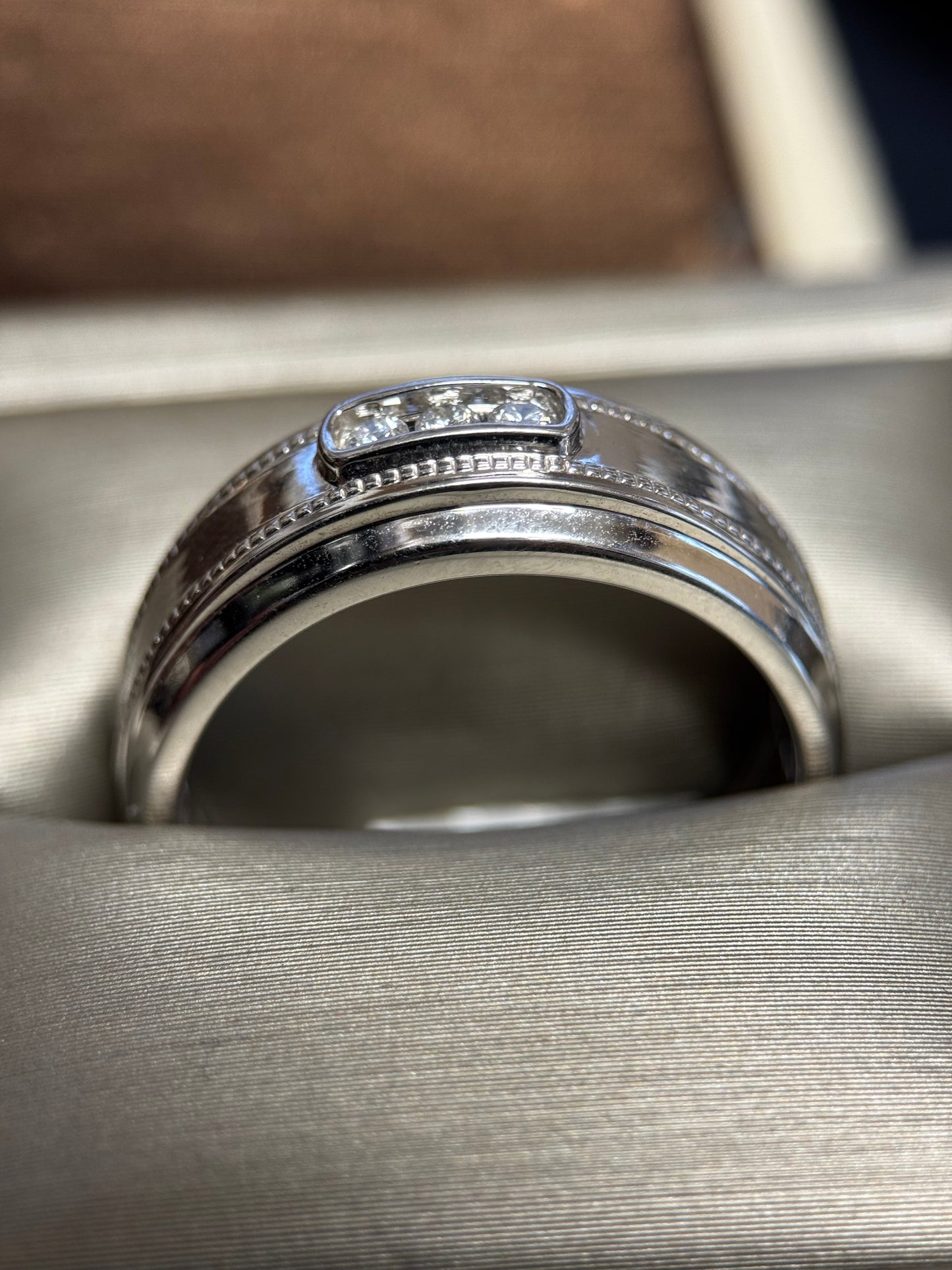 10k white gold milgrain 3-stone band 1/10ctw