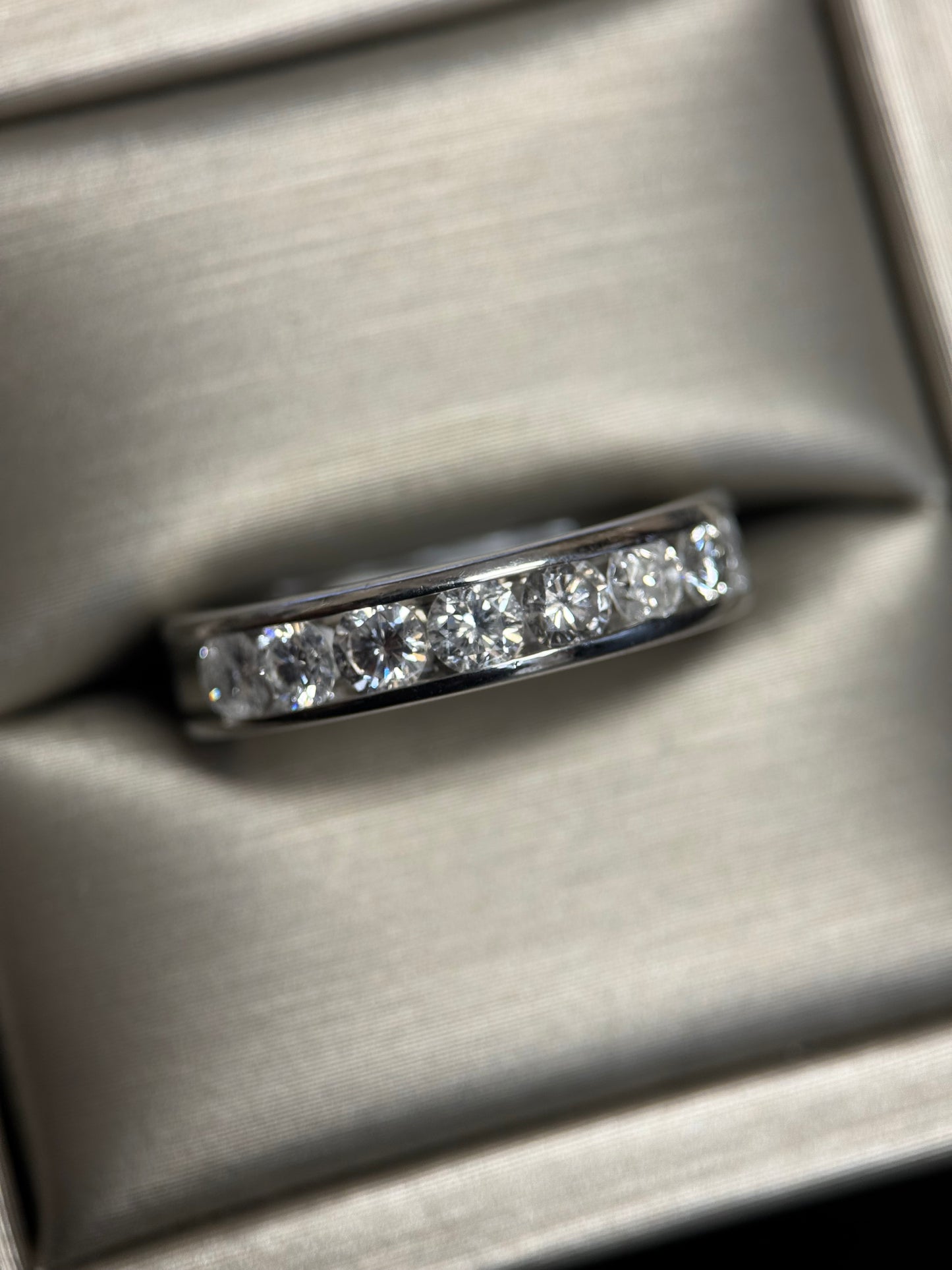 LADIES 8 ROUND DIAMOND BAND IN platinum 1 carat