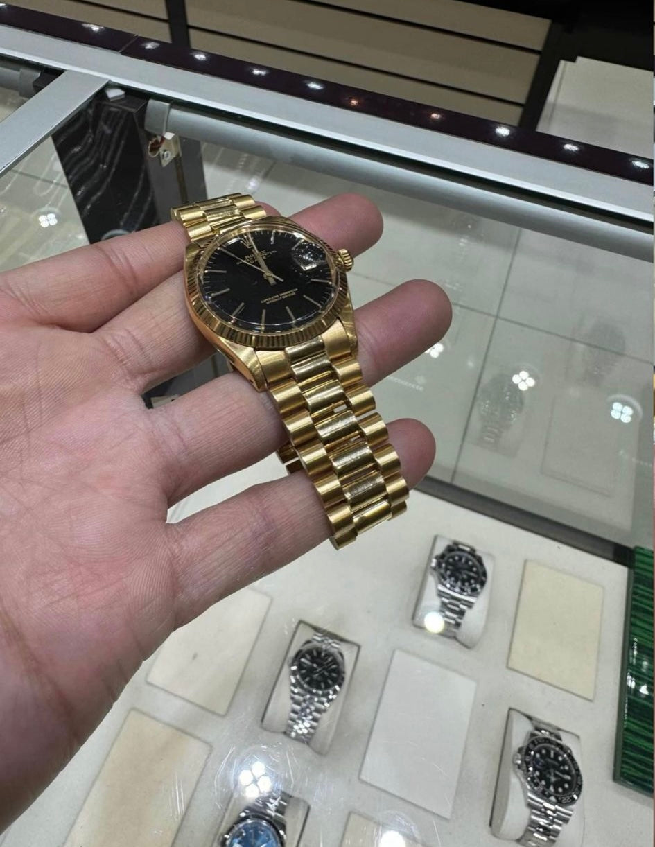 Rolex President Date 18k Yellow Gold Black dial