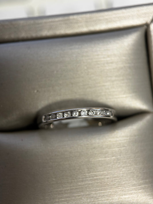 10k 1/10ctw White gold diamond Band