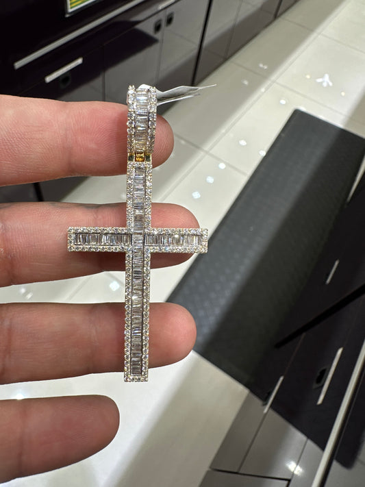 10K GOLD BAGUETTE AND ROUND DIAMOND CROSS PENDANT 2.59CT
WITH CHAIN 2inch