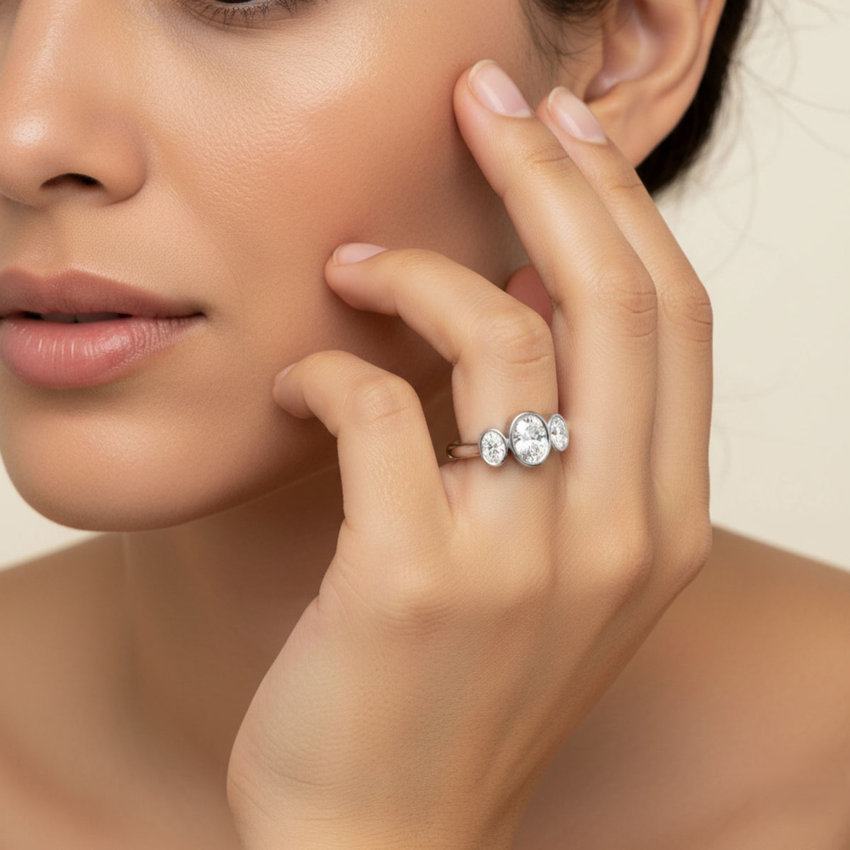 3 STONE OVAL RING
