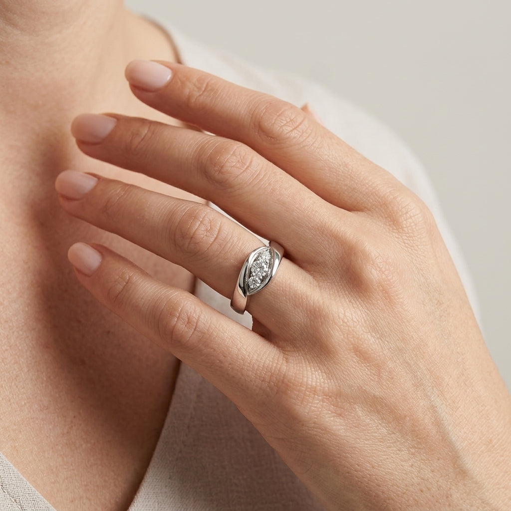 ENGAGEMENT RINGS 3 STONE ROUND - worn lifestyle photo
