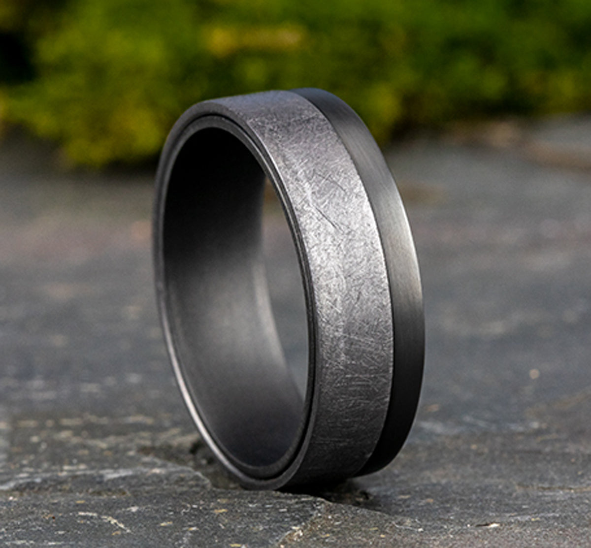 THE TIDE 7mm Tantalum Grey/Dark Benchmark men's wedding band