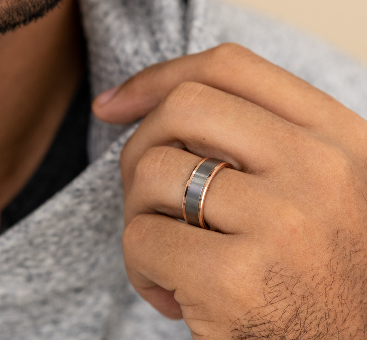 THE DUKE 7mm 14K Rose/Tantalum Grey Benchmark men's wedding band