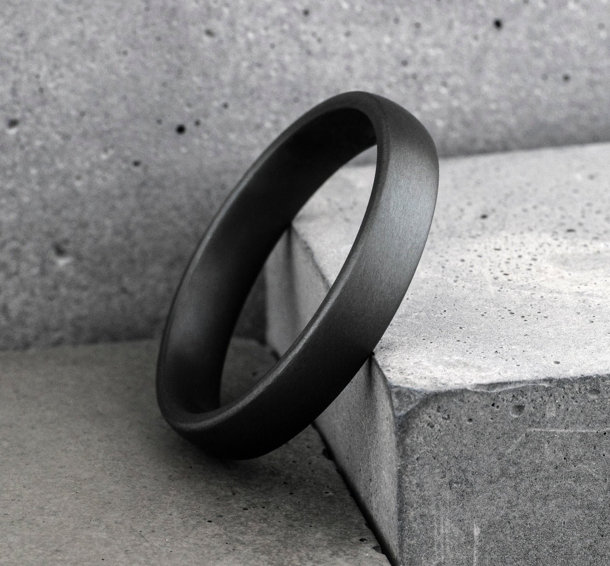 THE WATCHMAN 4mm Tantalum Dark Benchmark men's wedding band