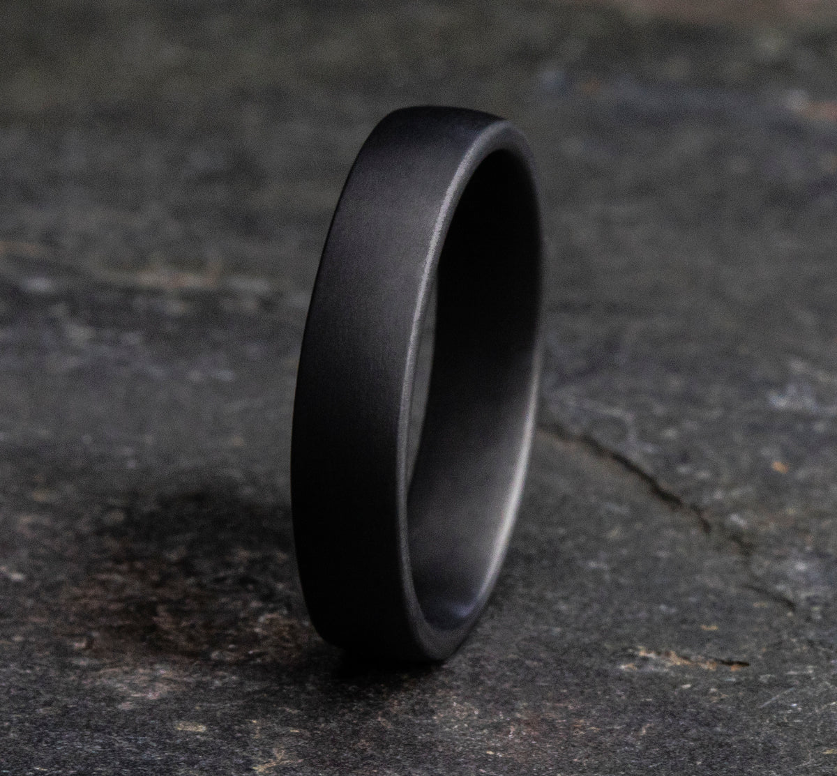 THE WATCHMAN 4mm Tantalum Dark Benchmark men's wedding band