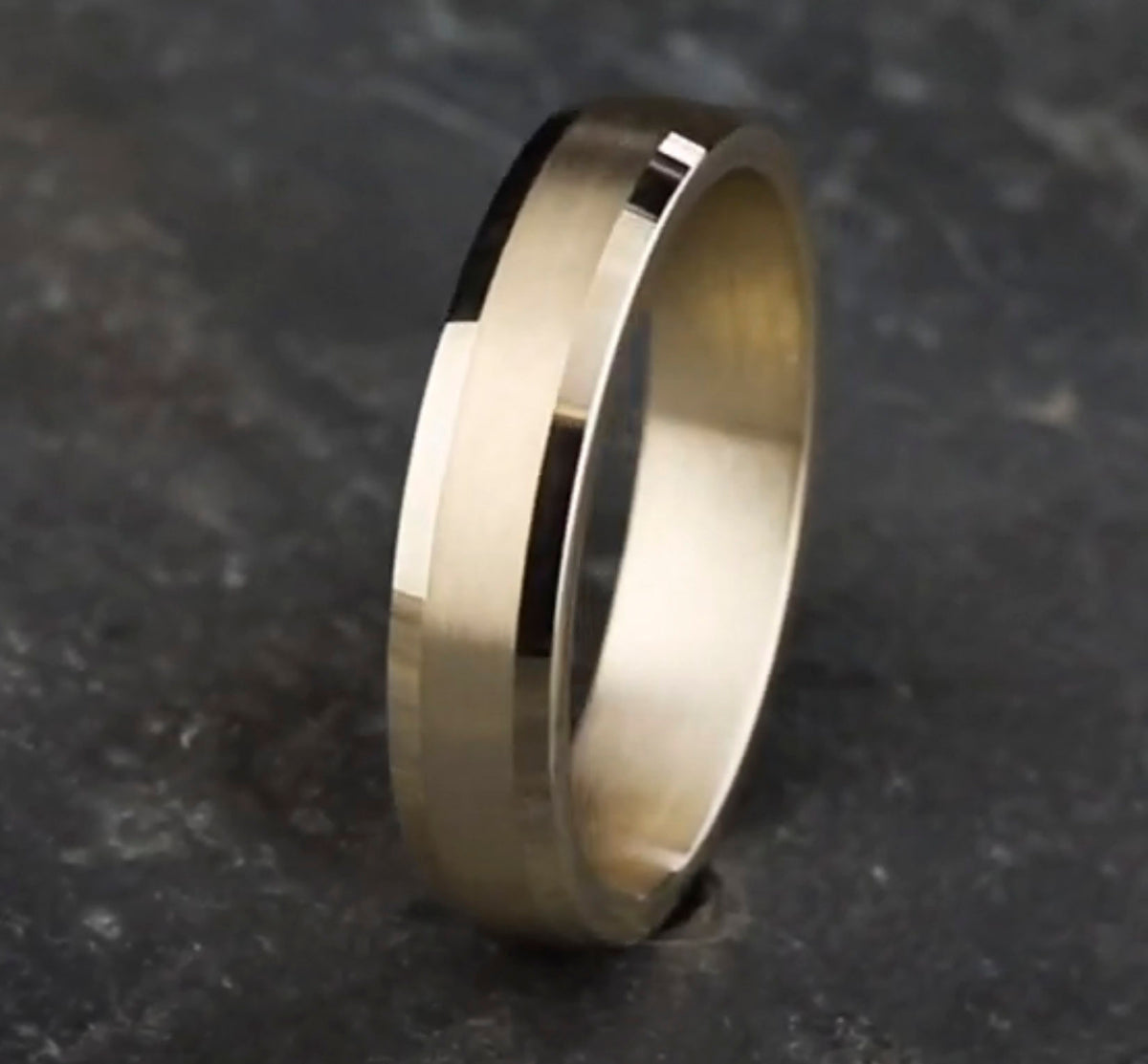 THE CHANCELLOR 4mm 14K Yellow Benchmark men's wedding band