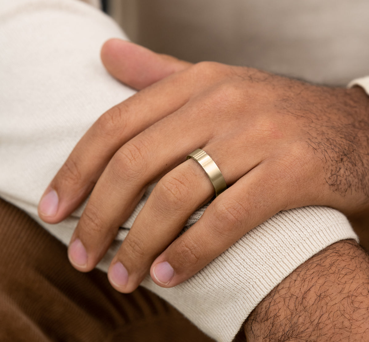 THE LIEUTENANT 6mm 14K Yellow Benchmark men's wedding band