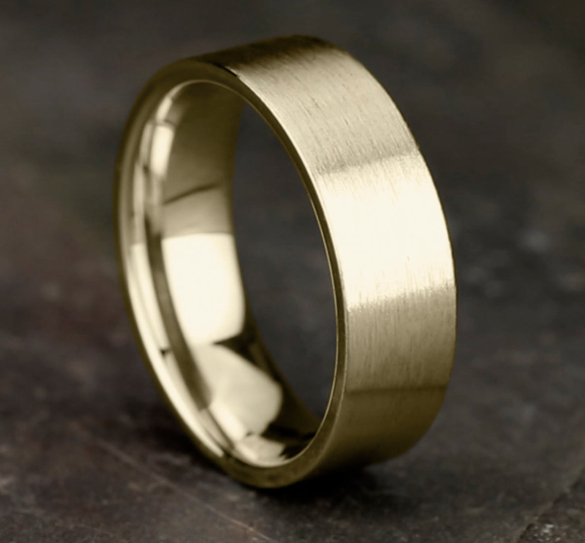 THE LIEUTENANT 6mm 14K Yellow Benchmark men's wedding band