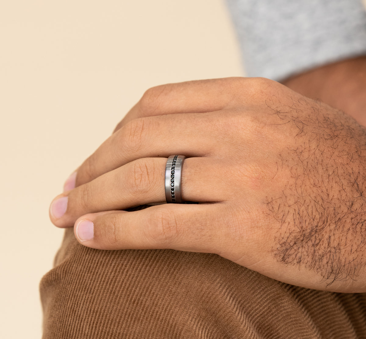 THE EDISON 7.5mm Tantalum Grey Benchmark men's wedding band