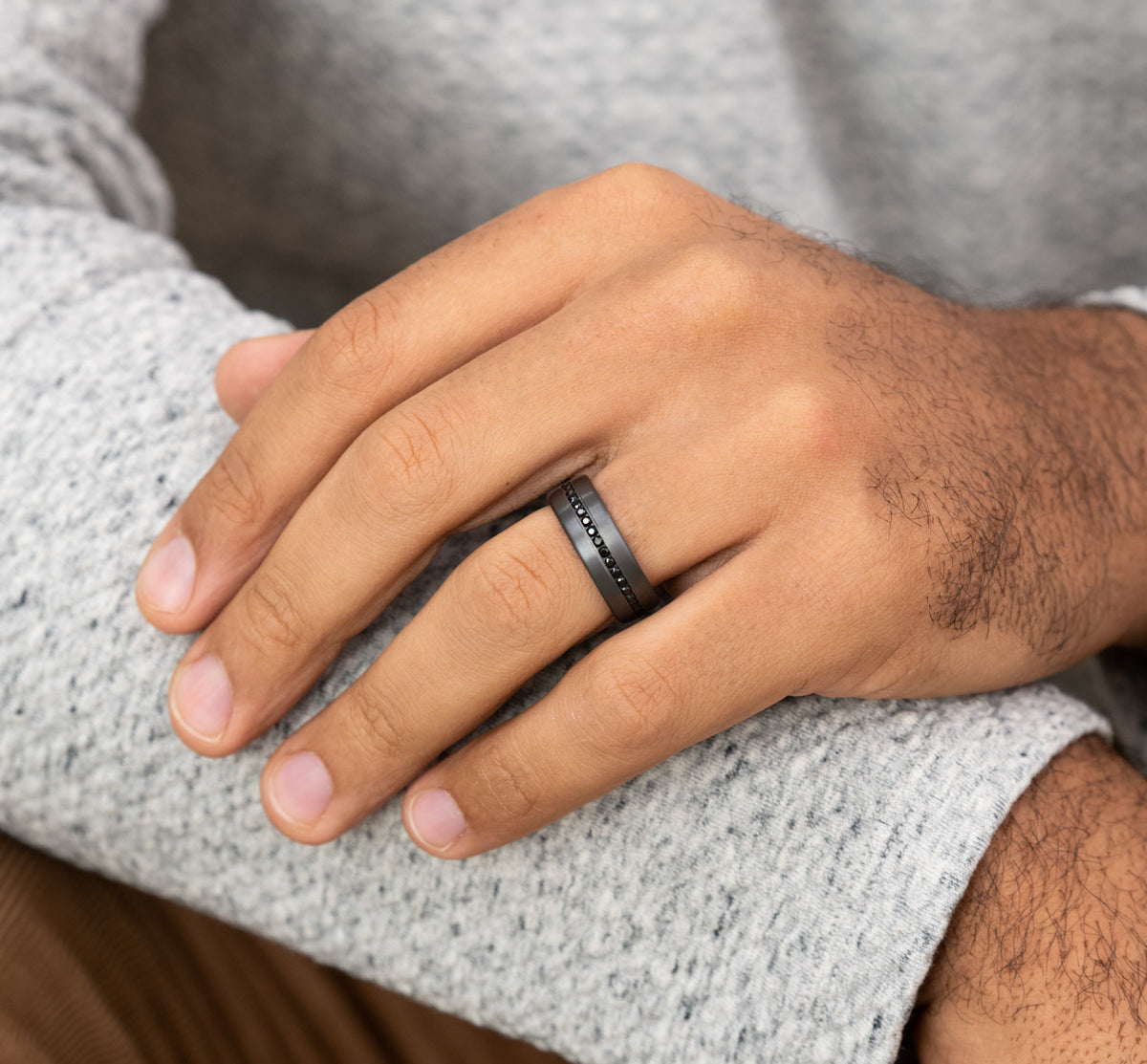 THE EDISON 7.5mm Tantalum Dark Benchmark men's wedding band