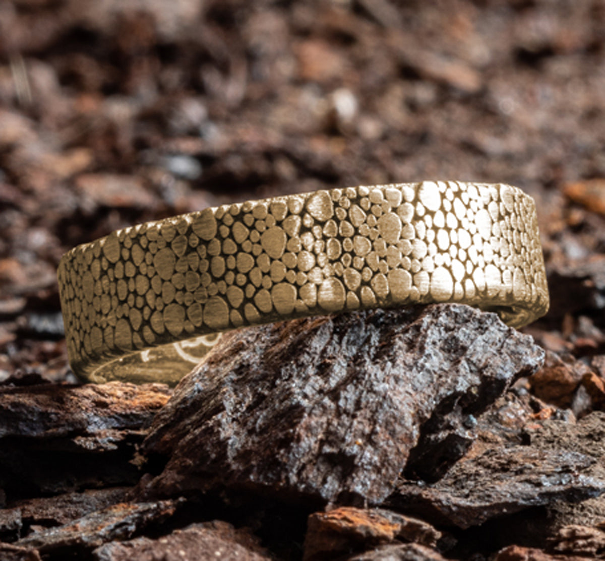 THE RIVERSIDE 6mm 14K Yellow Benchmark men's wedding band