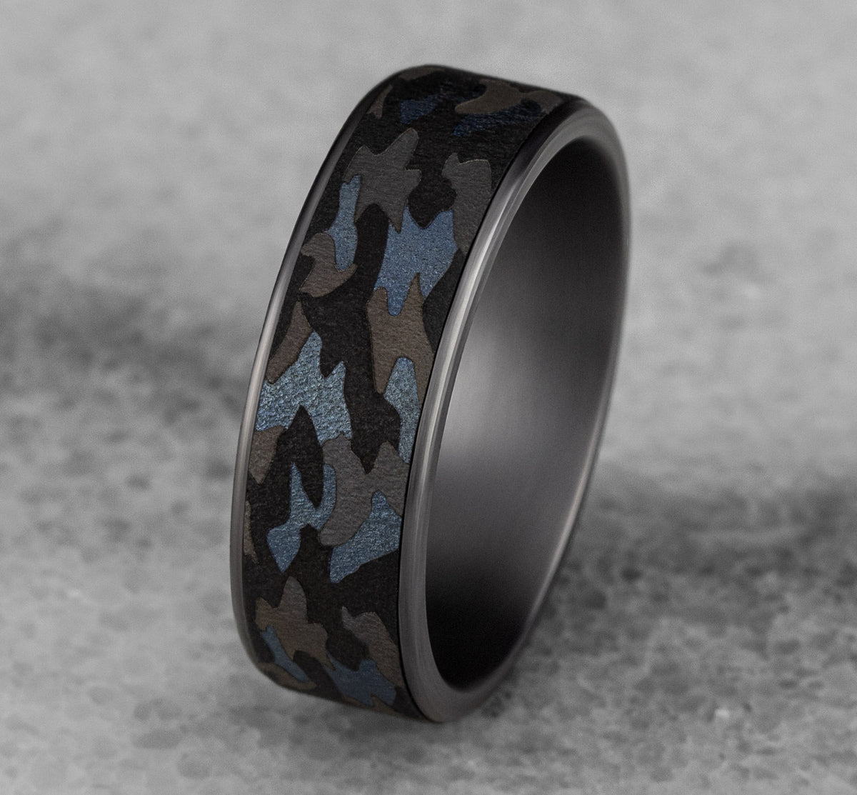 THE PATRIOT 7.5mm Tantalum Grey/Dark Benchmark men's wedding band