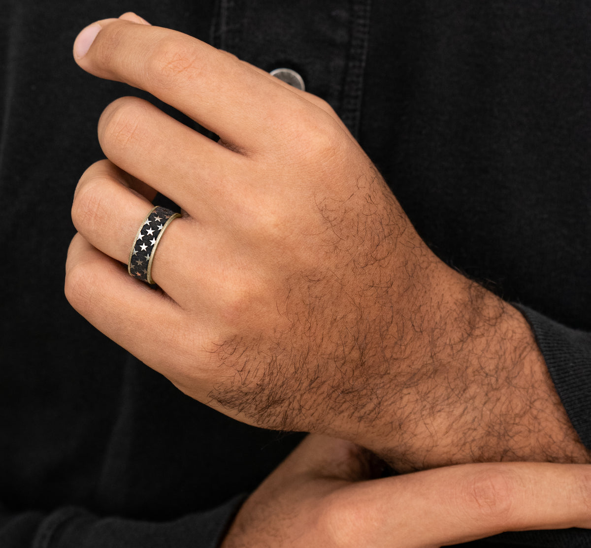 THE ANTHEM 7.5mm 14K Yellow/Grey-Black Titanium Benchmark men's wedding band