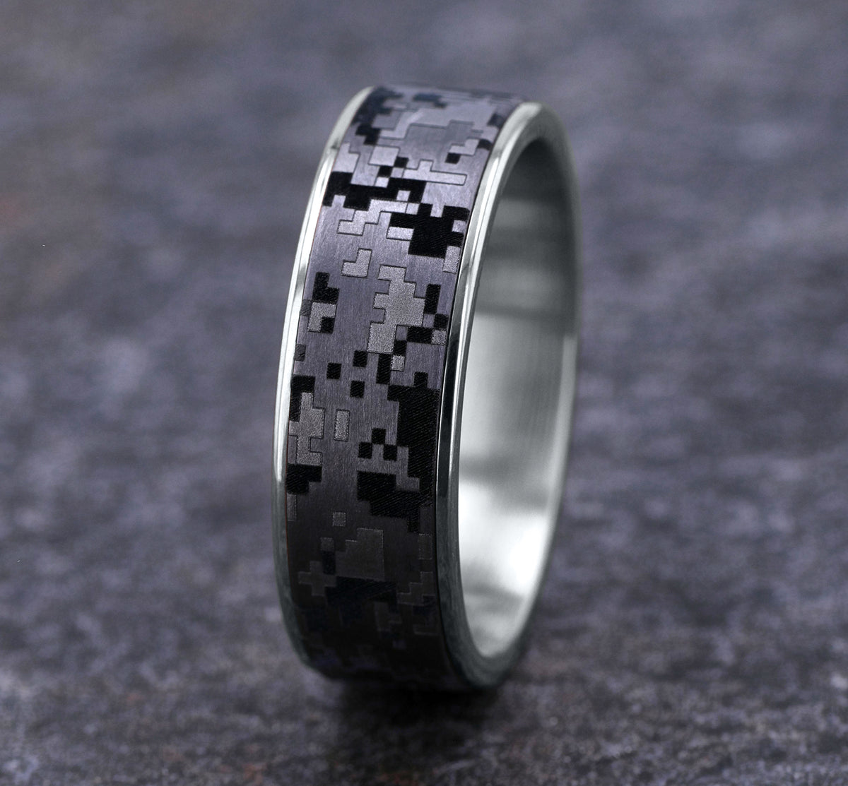 THE DIGITAL CAMO 7.5mm 14K White/Tantalum Grey Benchmark men's wedding band