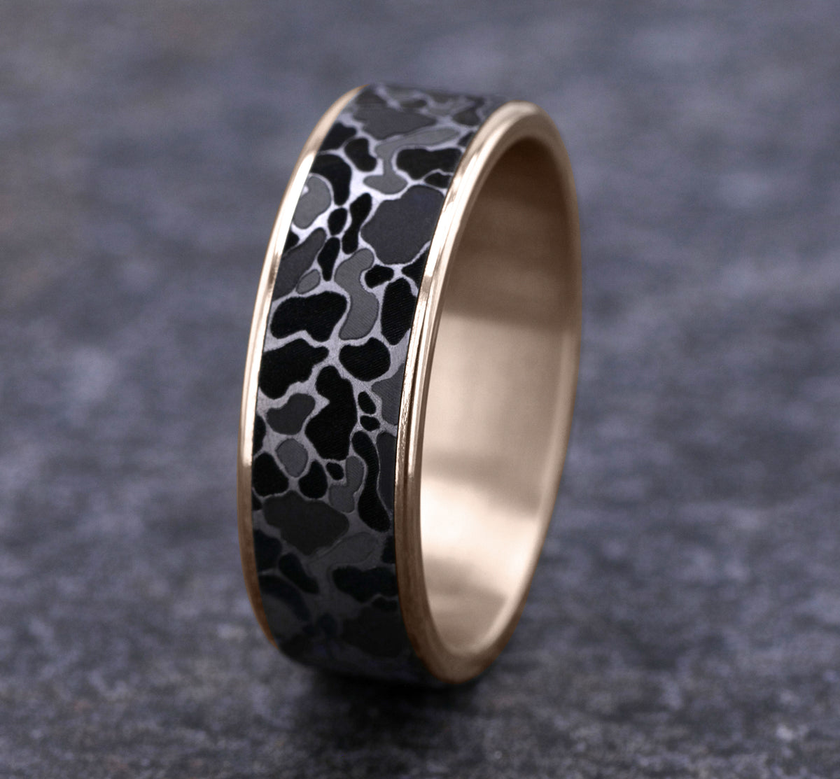 THE DUCK CAMO 7.5mm 14K Rose/Tantalum Grey Benchmark men's wedding band