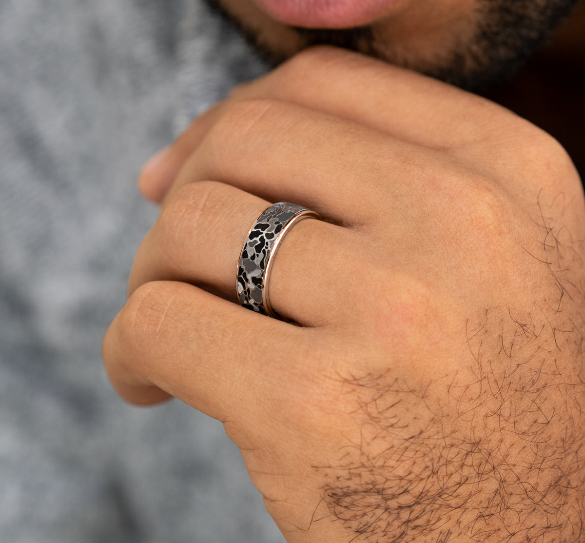 THE DUCK CAMO 7.5mm 14K Rose/Tantalum Grey Benchmark men's wedding band