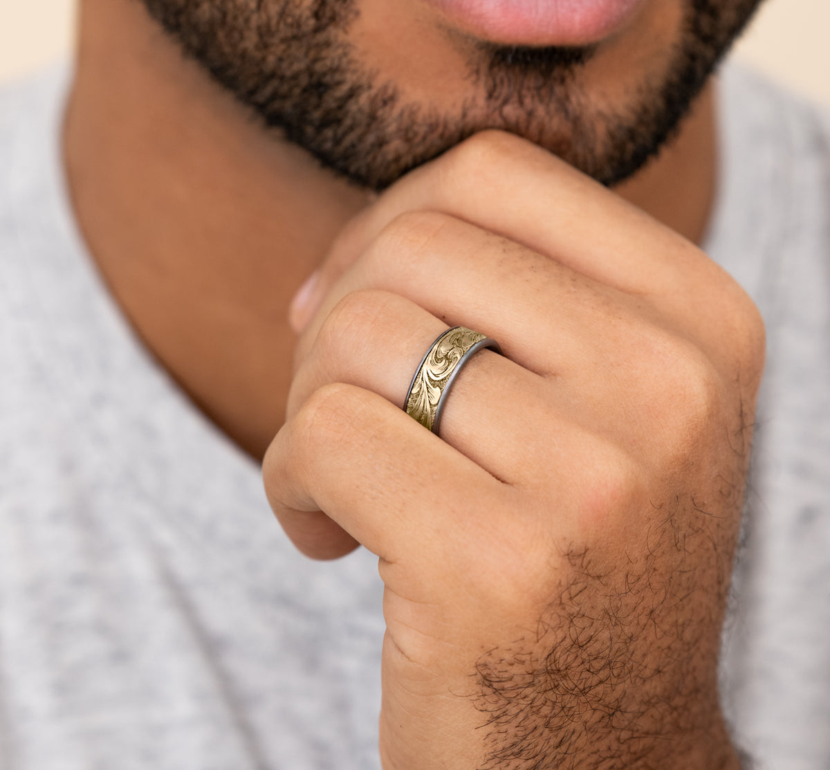 THE BARREL SCRIPT 7.5mm Tantalum Grey/14K Yellow Benchmark men's wedding band