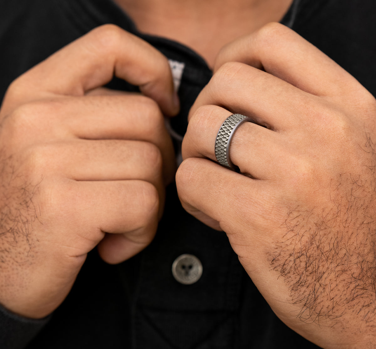 THE ANGLER 7.5mm Tantalum Grey/14K White Benchmark men's wedding band