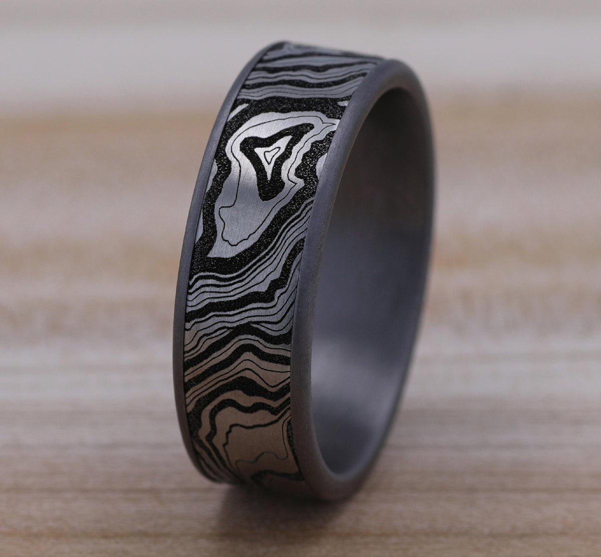 THE EXPLORER 7.5mm Tantalum Grey/Grey-Black Titanium Benchmark men's wedding band