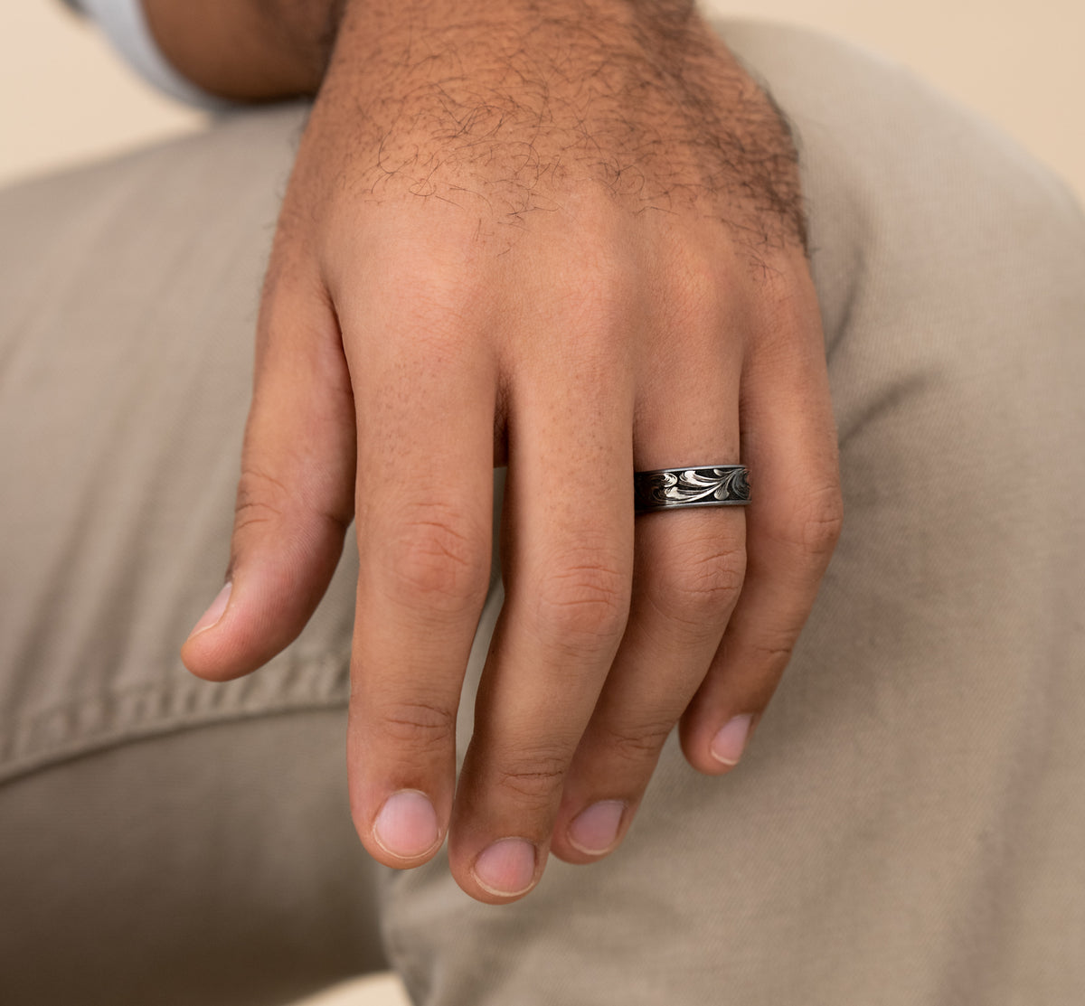 THE BARREL SCRIPT 7.5mm Tantalum Grey/Grey-Black Titanium Benchmark men's wedding band