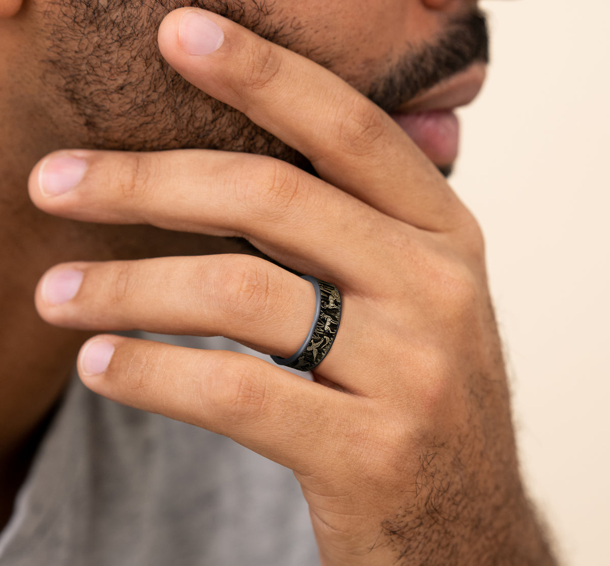THE HUNTSMAN 7.5mm Tantalum Grey/14K Yellow Benchmark men's wedding band