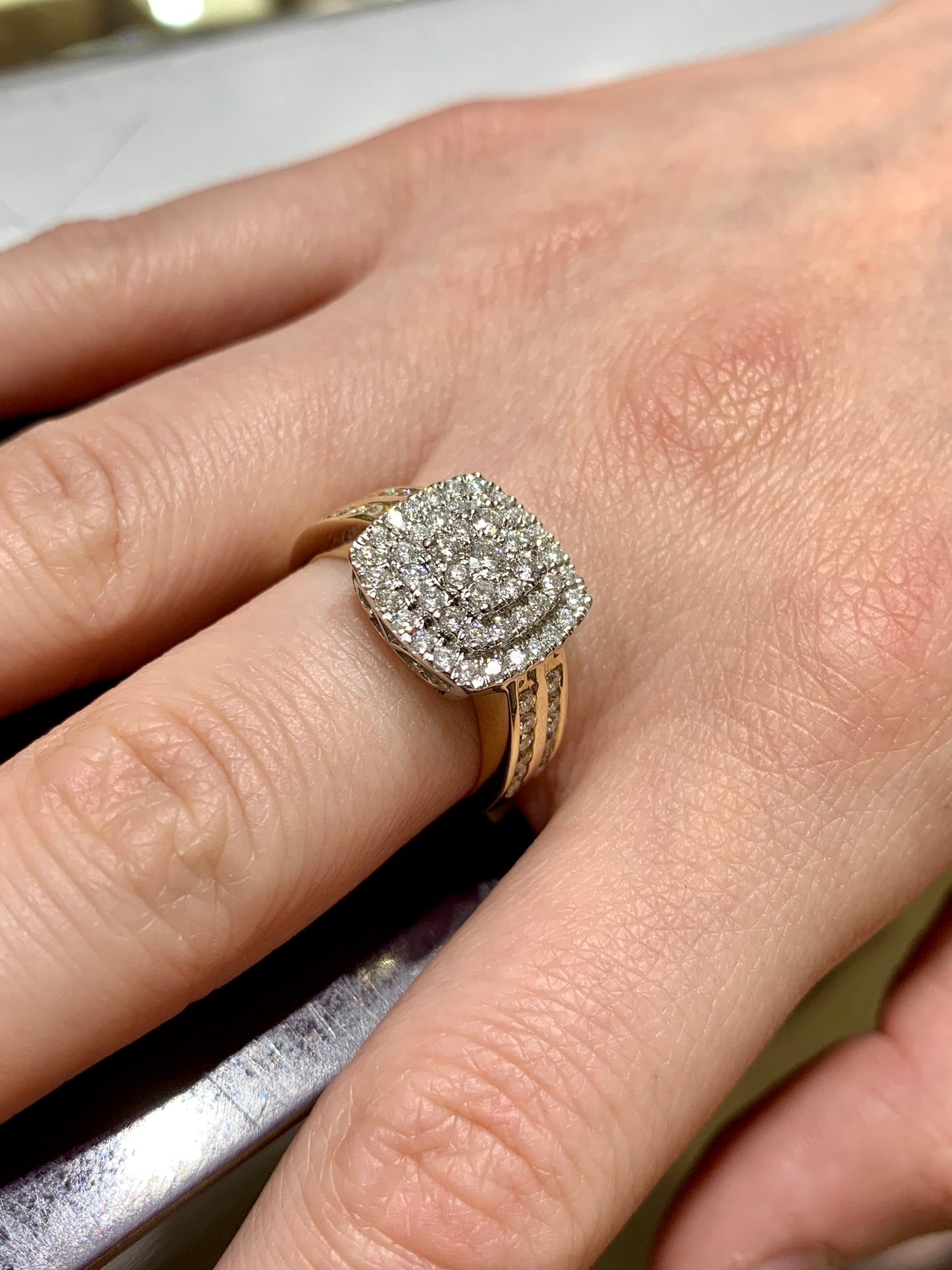10k yellow  gold 1 carat Engagement ring